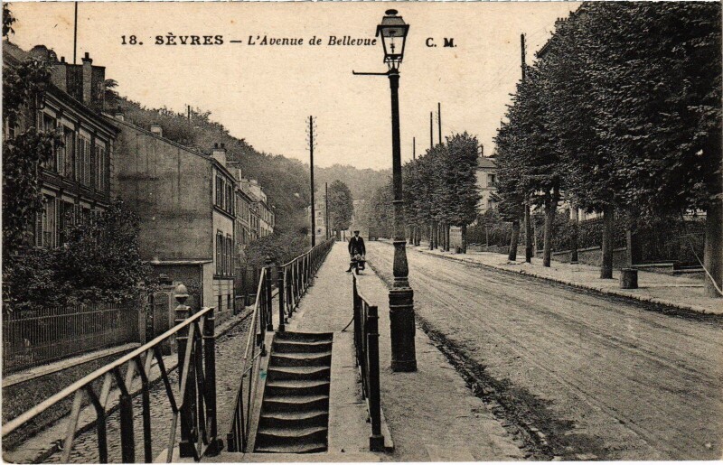 Carte postale ancienne Sevres Avenue de Bellevue