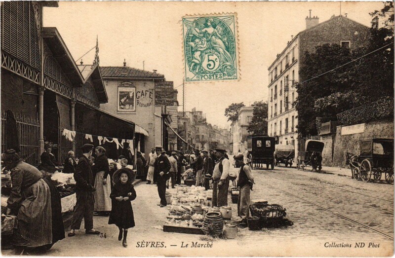 Carte postale ancienne Sevres Le Marche