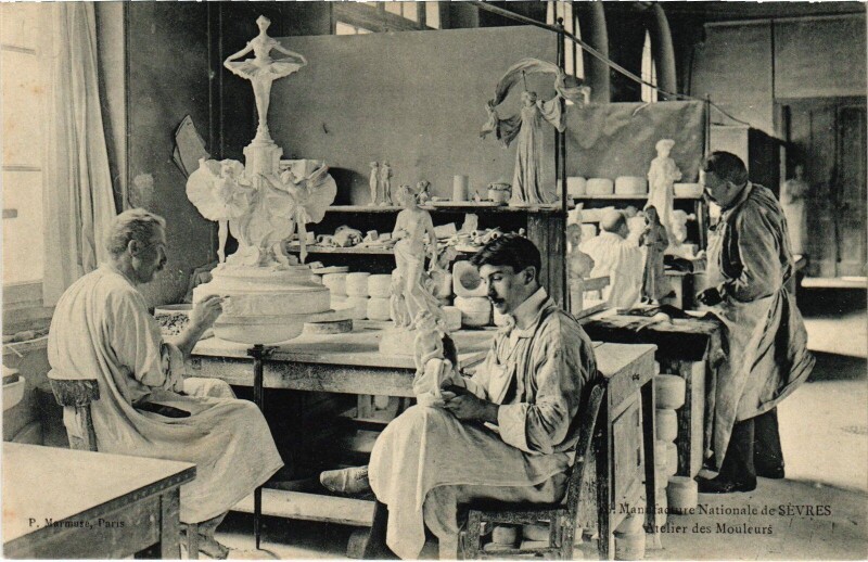 Carte postale ancienne Sevres Manufacture Nationale Atelier des Mouleurs