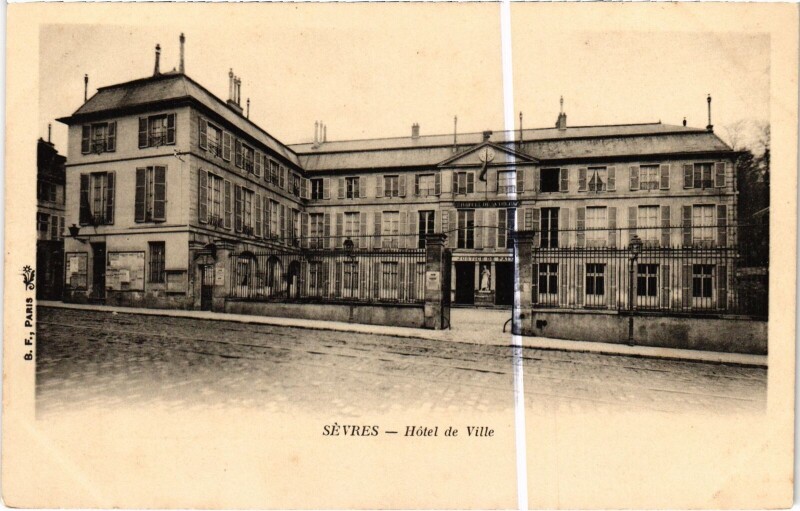 Carte postale ancienne Sevres Hotel de Ville