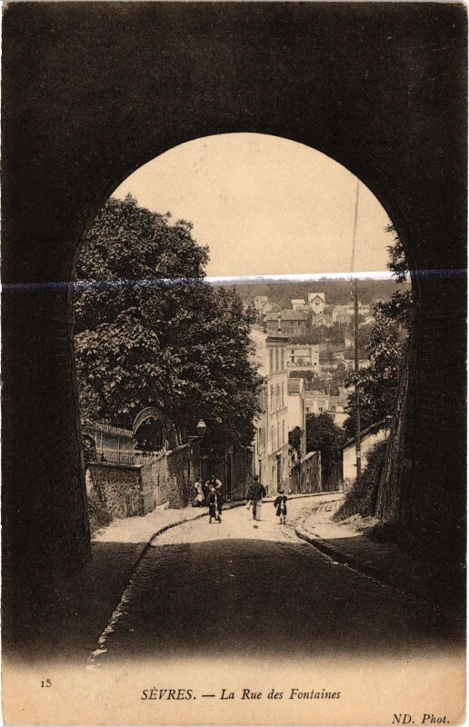 Carte postale ancienne Sevres Rue des Fontaines