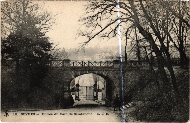 Carte postale ancienne Sevres Entree du Parc de Saint-Cloud à Saint-Cloud