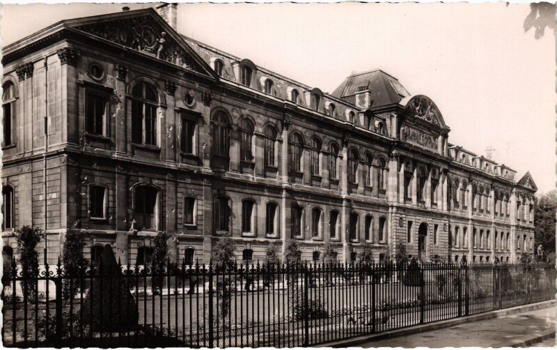Carte postale ancienne Sevres La Manufacture