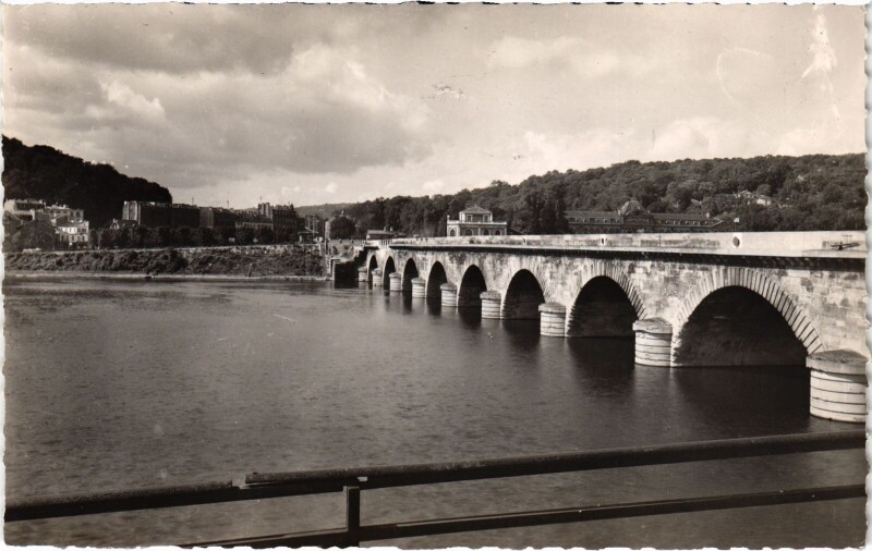 Carte postale ancienne Sevres Le Pont