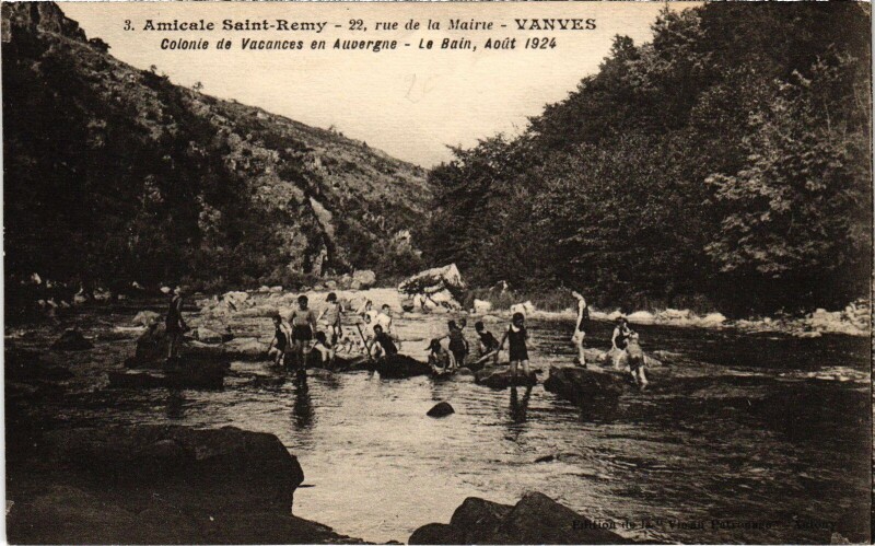 Carte postale ancienne Vanves Colonie de Vacances en Auvergne à Vanves