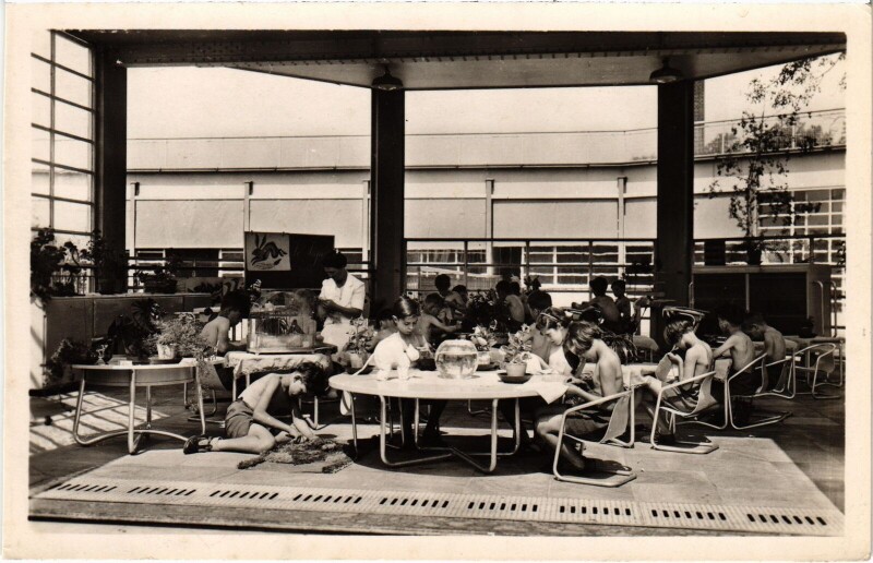 Carte postale ancienne Suresnes Ecole de plein air permanente Une Classe à Suresnes