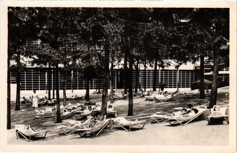 Carte postale ancienne Suresnes Ecole de plein air permanente La Sieste à Suresnes