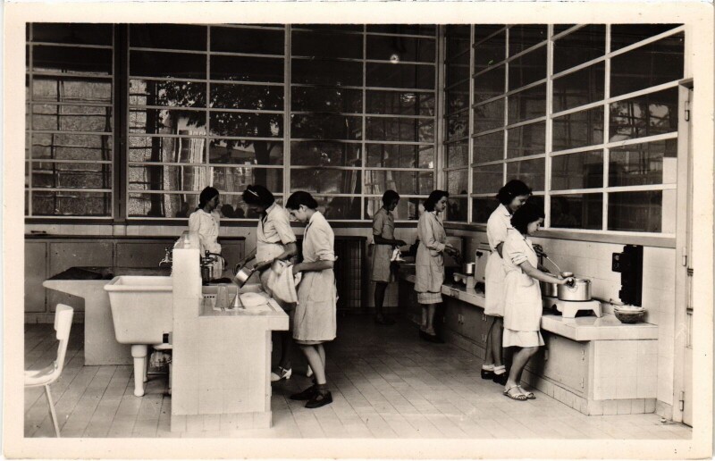 Carte postale ancienne Suresnes Ecole de plein air permanente Enseignement Menager à Suresnes