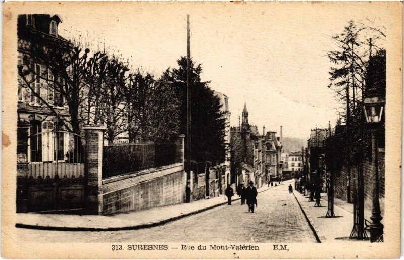 Carte postale ancienne Suresnes Rue du Mont Valerien à Suresnes