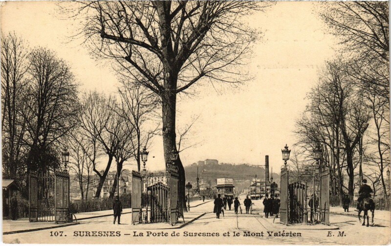 Carte postale ancienne La Porte de Suresnes et le Mont Valérien à Paris 16e