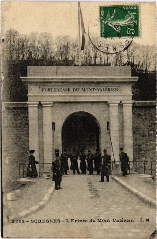 Carte postale ancienne Suresnes Entree du Mont Valerien à Suresnes