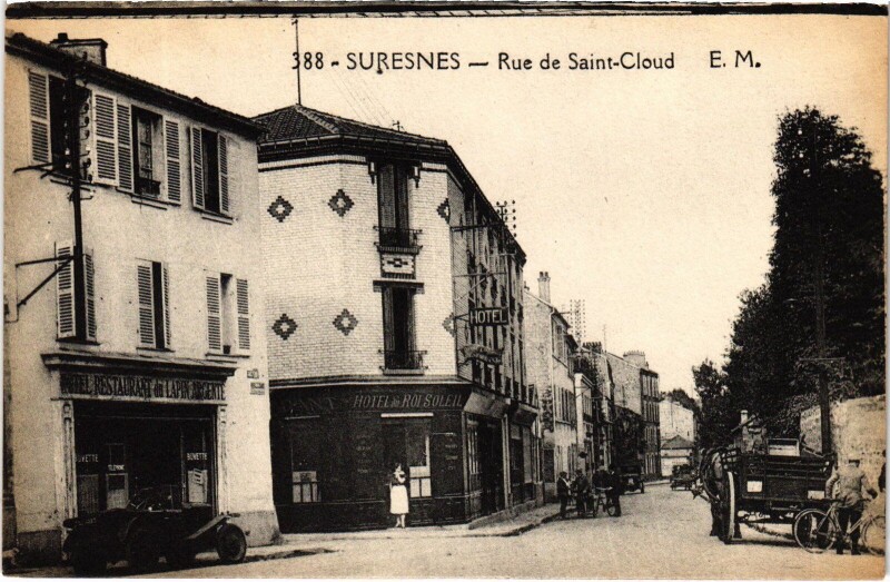 Carte postale ancienne Suresnes La Mairie et le Square à Suresnes