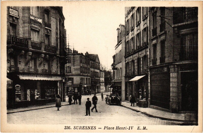Carte postale ancienne Suresnes Place Henri Iv à Suresnes