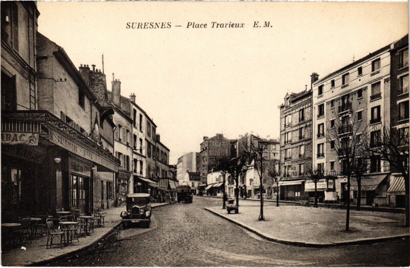 Carte postale ancienne Suresnes Place Trarieux à Suresnes