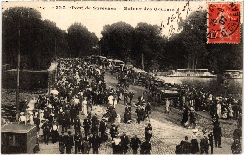 Carte postale ancienne Suresnes Le Pont Retour des Courses à Suresnes
