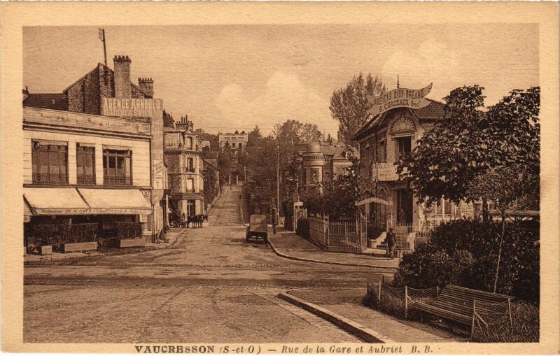 Carte postale ancienne Vaucresson Rue de la Gare et Aubriet à Vaucresson