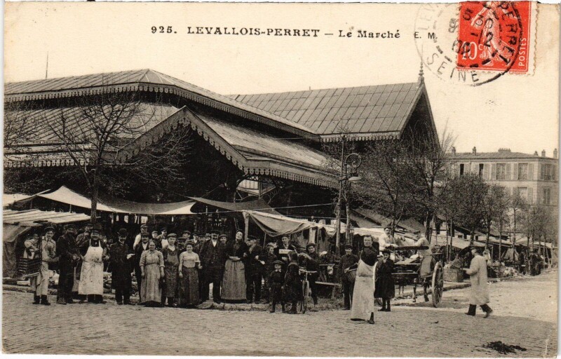 Carte postale ancienne Levallois Perret Le Marche à Levallois-Perret