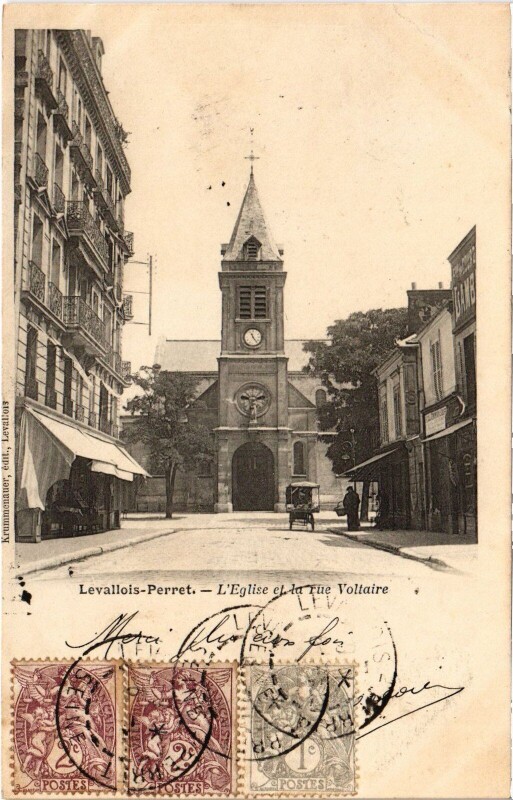 Carte postale ancienne Levallois Perret Eglise et la rue Voltaire à Levallois-Perret
