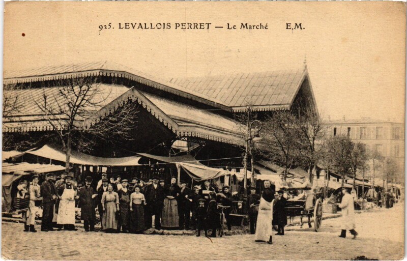 Carte postale ancienne Levallois Perret Le Marche à Levallois-Perret
