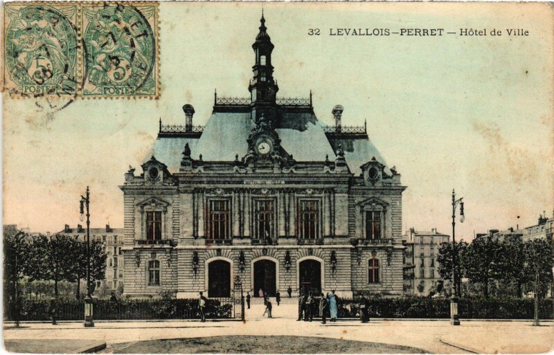Carte postale ancienne Levallois Perret Hotel de Ville à Levallois-Perret