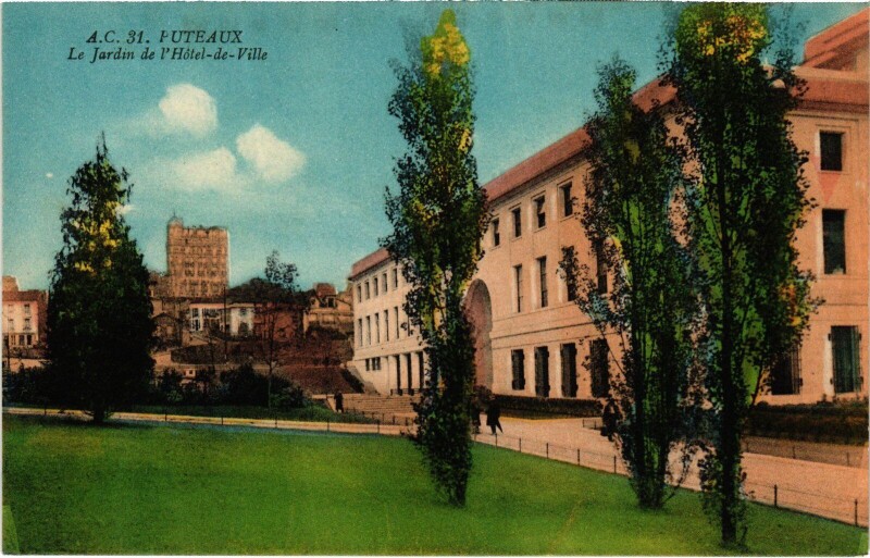 Carte postale ancienne Puteaux Jardin de l'Hotel de Ville à Puteaux