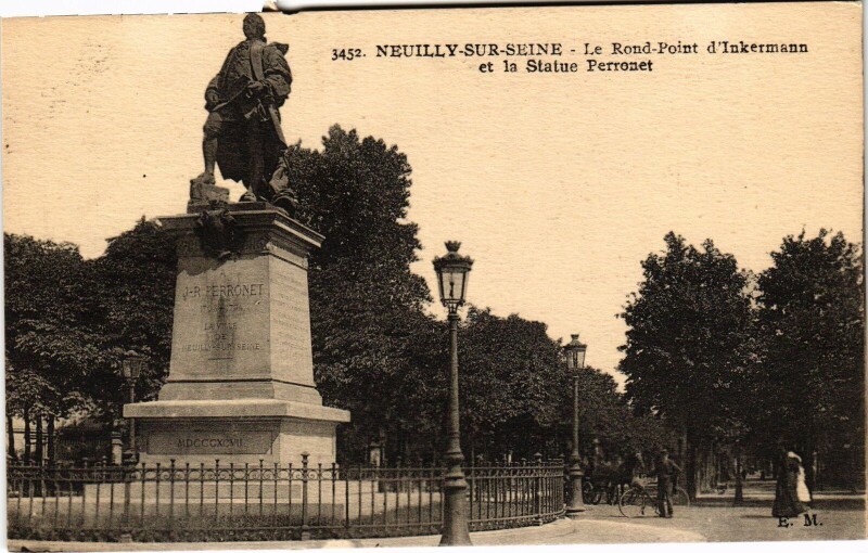 Carte postale ancienne Neuilly Rond Point d'Inkermann et Statue de Perronet