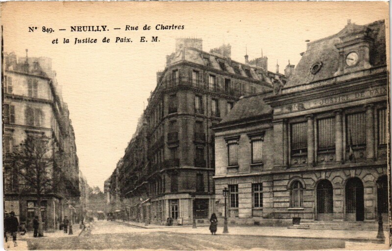 Carte postale ancienne Neuilly Rue de Chartres et la Justice de Paix