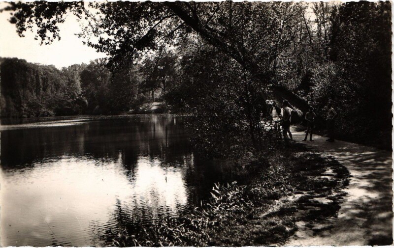 Carte postale ancienne Meudon Saint-Cucufa vue sur l'Etang à Meudon
