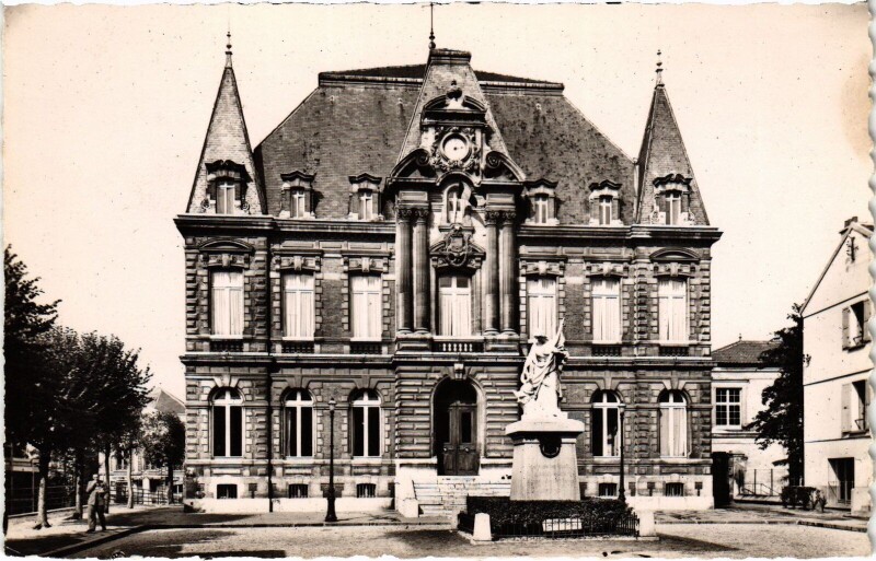 Carte postale ancienne Rueil Hotel de Ville