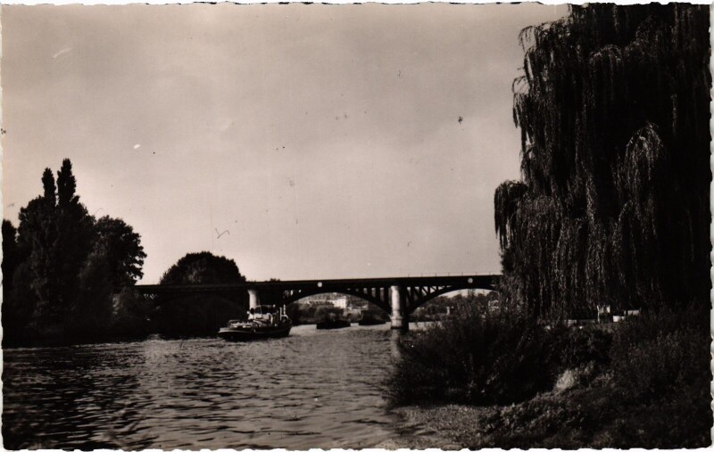 Carte postale ancienne Rueil Bords de Seine