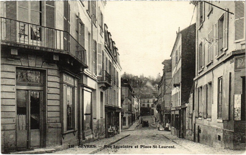 Carte postale ancienne Sevres Rue Lecointre et Place Saint-Laurent