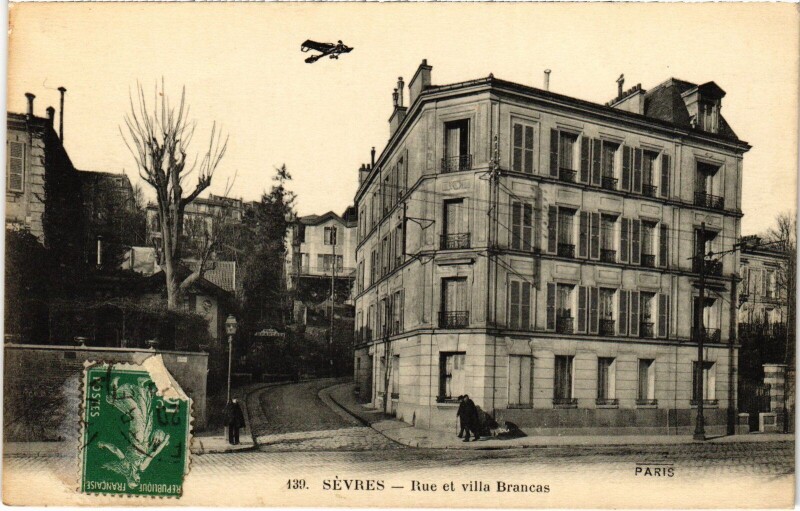 Carte postale ancienne Sevres Rue et villa Brancas