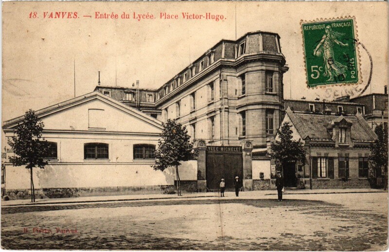 Carte postale ancienne Vanves Entree du Lycee Place Victor Hugo à Vanves