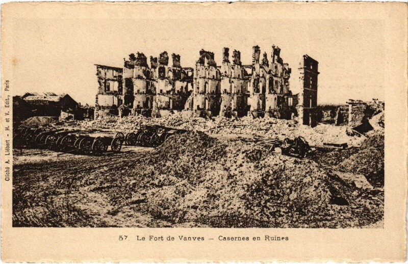 Carte postale ancienne Le Fort de Vanves Casernes en Ruines à Vanves