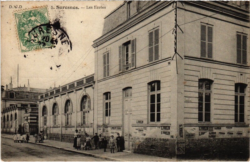 Carte postale ancienne Suresnes Les Ecoles à Suresnes
