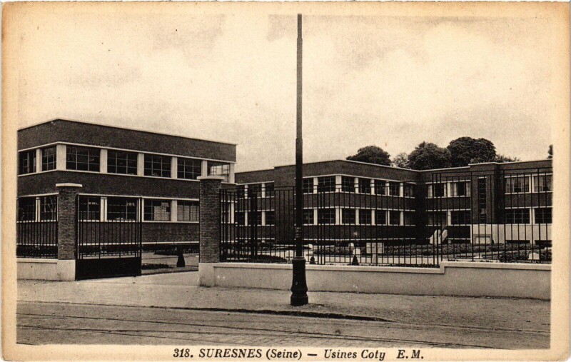 Carte postale ancienne Suresnes Usines Coty à Suresnes