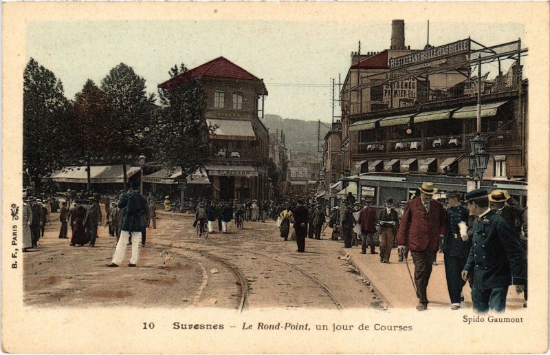 Carte postale ancienne Suresnes Le Rond Point un jour de Courses à Suresnes