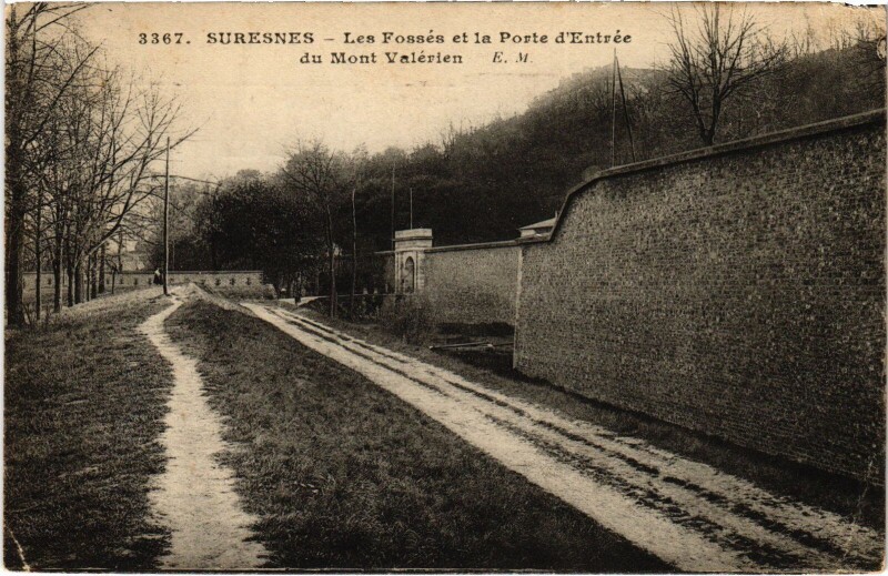 Carte postale ancienne Suresnes Les Fosses et la Porte d'entree du Mont Valerien à Suresnes