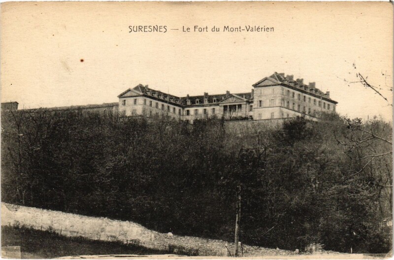 Carte postale ancienne Suresnes Le Fort du Mont Valerien à Suresnes