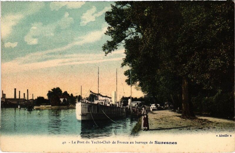 Carte postale ancienne Suresnes Le Port du Yacht Club de France au barrage à Suresnes