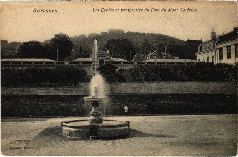 Carte postale ancienne Suresnes Les Ecoles et perspective du Fort Mont Valerien à Suresnes
