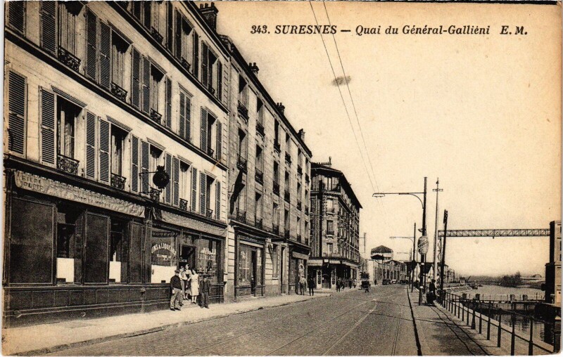 Carte postale ancienne Suresnes Quai du General Gallieni à Suresnes