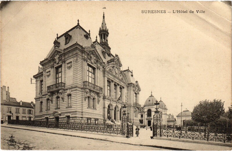 Carte postale ancienne Suresnes Hotel de Ville à Suresnes
