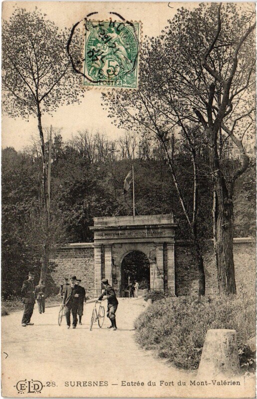 Carte postale ancienne Suresnes Entree du Fort du Mont Valerien à Suresnes