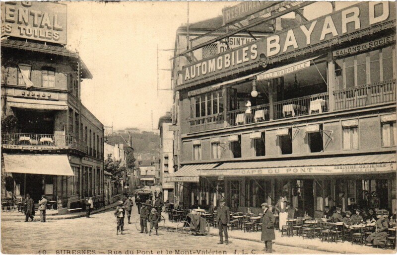 Carte postale ancienne Suresnes Rue du Pont et le Mont Valerien à Suresnes