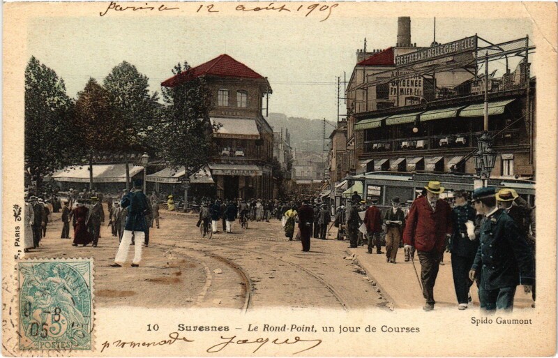Carte postale ancienne Suresnes Le Rond Point un jour de Courses à Suresnes