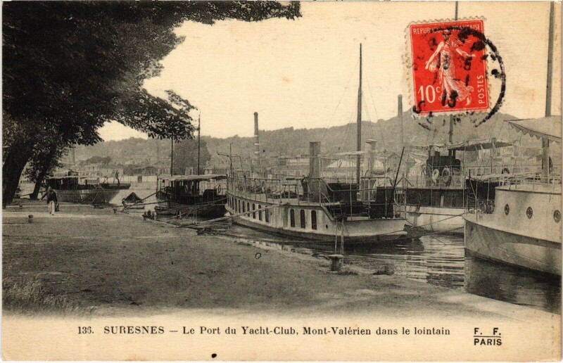 Carte postale ancienne Suresnes Le Port du Yacht Cub de France à Suresnes