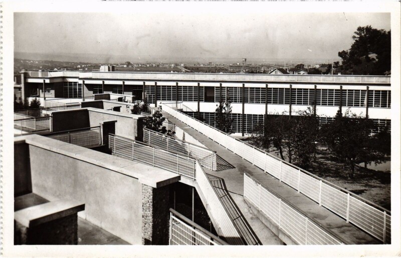 Carte postale ancienne Suresnes Ecole en plein air Les Terrasses à Suresnes