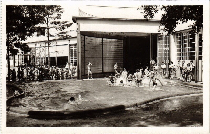 Carte postale ancienne Suresnes Ecole en plein air Natation à Suresnes