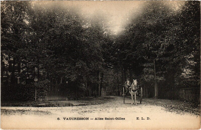 Carte postale ancienne Vaucresson Allee Saint-Gilles à Vaucresson